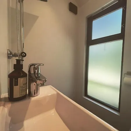 Elevated Tiny House Glamping 度假居 肖姆